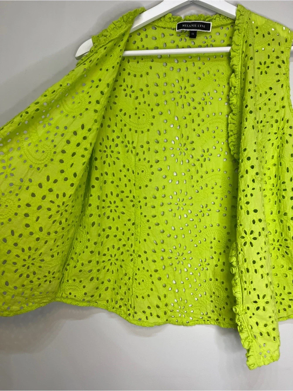 ✨100% Cotton Neon Green Eyelet Button-Front Camisole Top - Picture 2 of 10